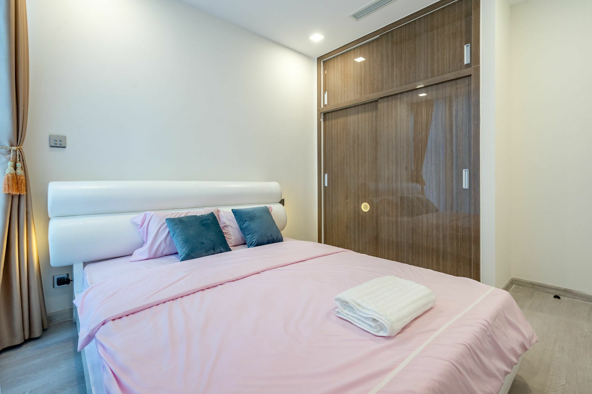Апартаменти Urban House Premium Хошимін Екстер'єр фото